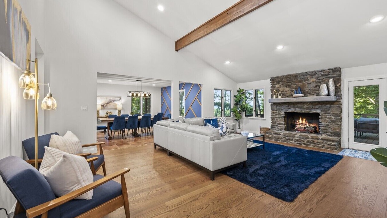 Photo of Livingroom in Weaverville