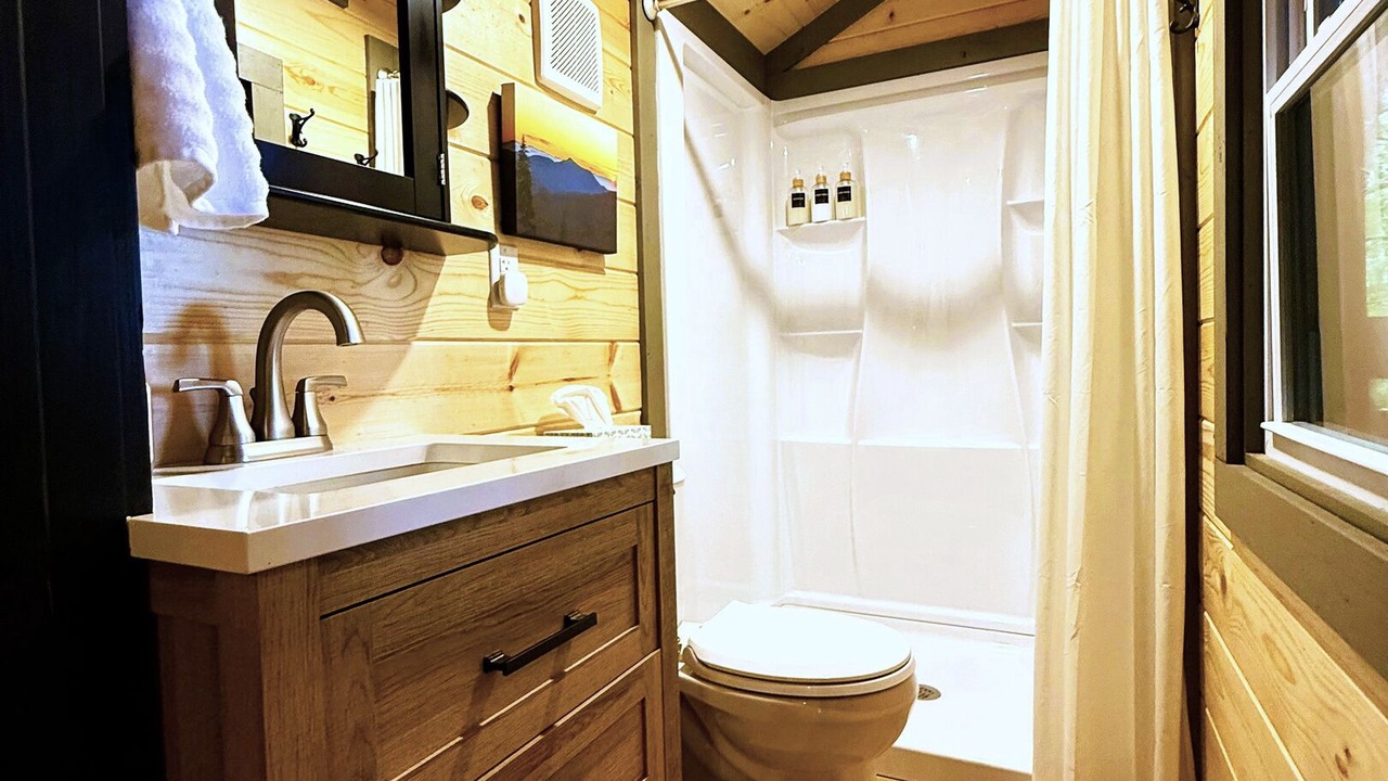 Photo of Bathroom in Laurel Ridge