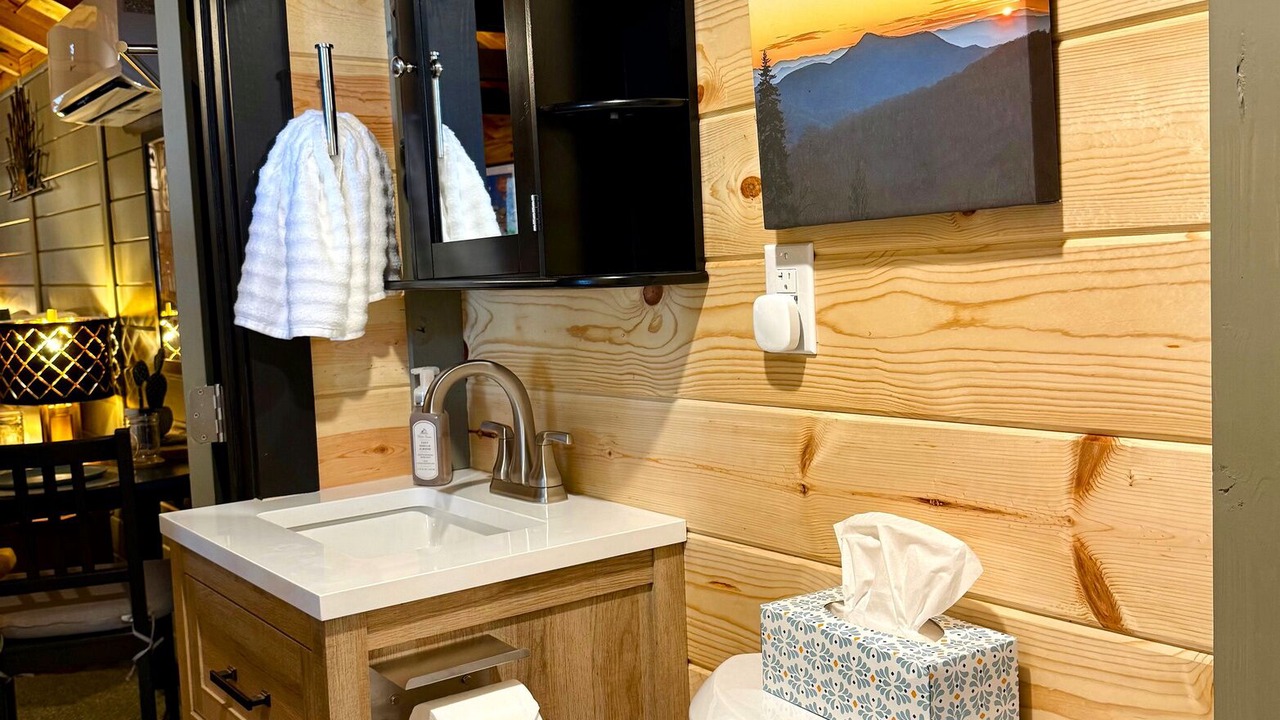 Photo of Bathroom in Laurel Ridge