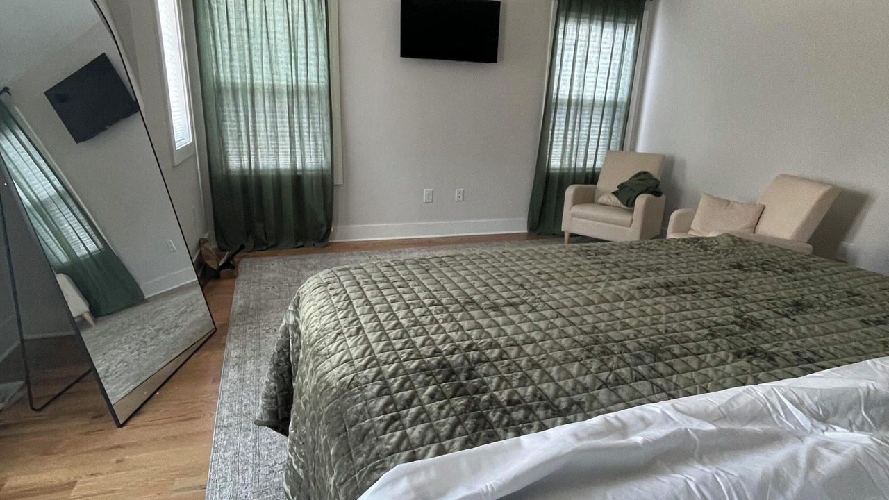 Photo of Bedroom in Inglewood