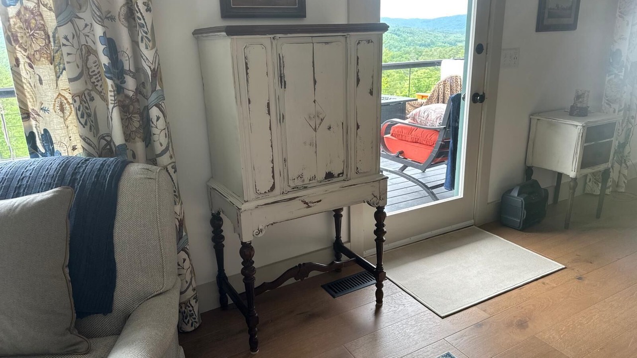 Photo of Livingroom in Spruce Pine