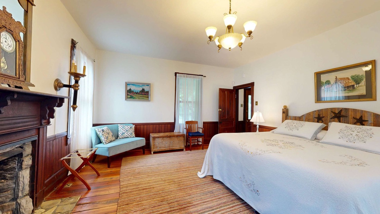 Photo of Bedroom in Weaverville