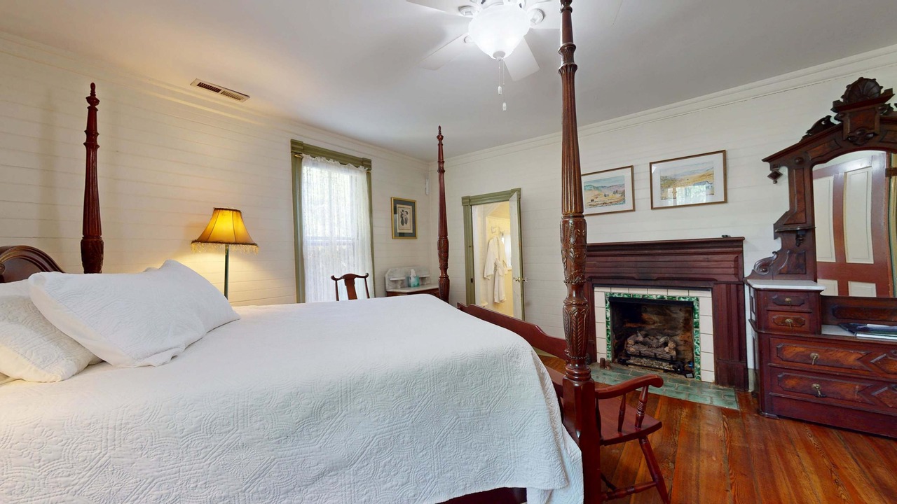 Photo of Bedroom in Weaverville