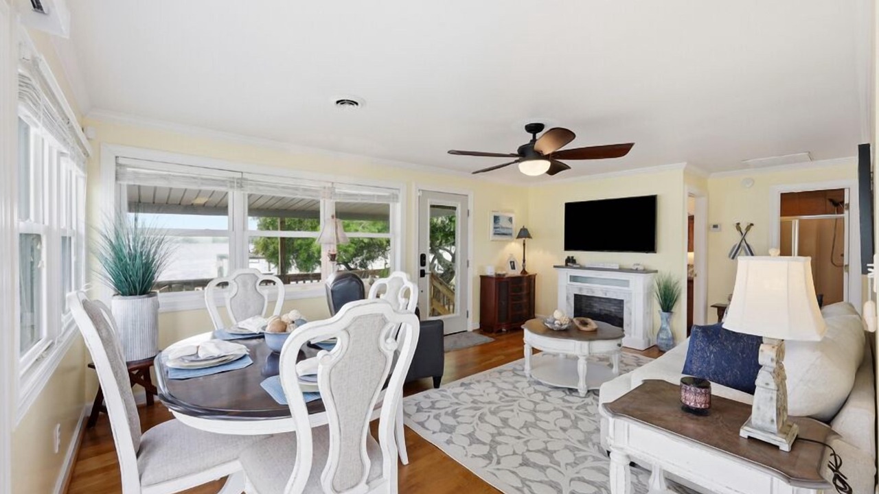 Photo of Livingroom in Minnesott Beach