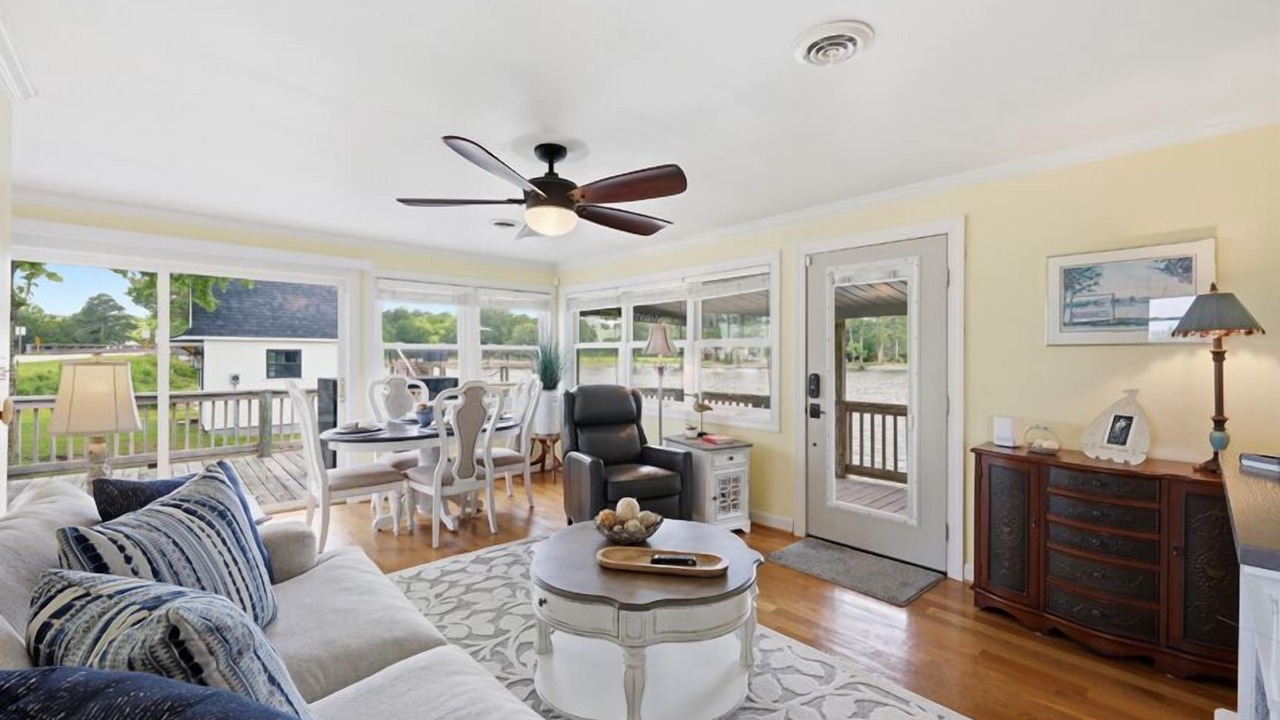 Photo of Livingroom in Minnesott Beach