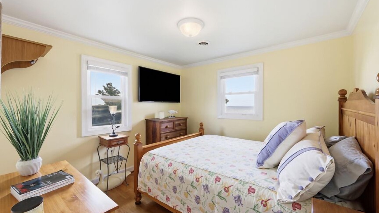 Photo of Bedroom in Minnesott Beach