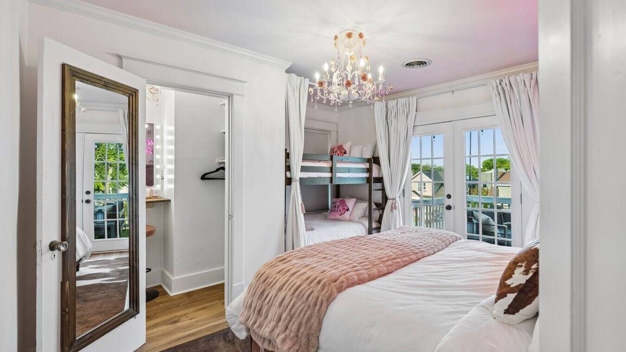 Photo of Bedroom in Hillsboro Village