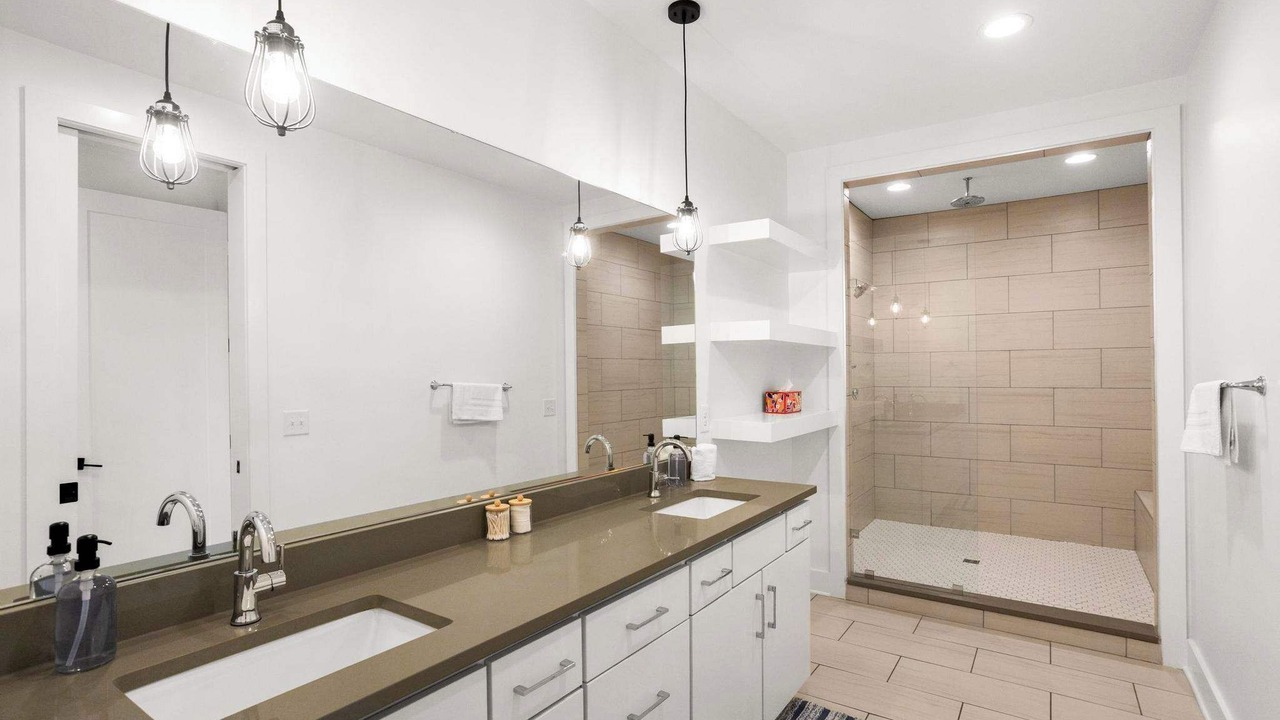 Photo of Bathroom in Eighth Avenue