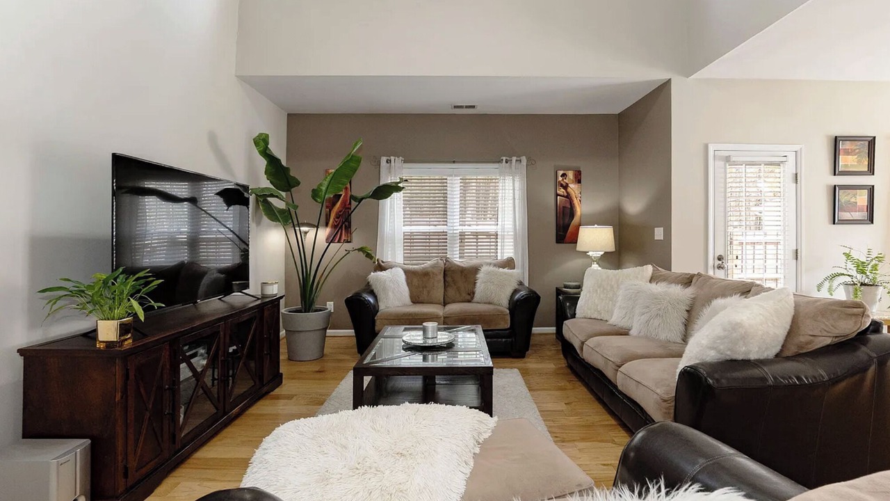 Photo of Livingroom in North Raleigh