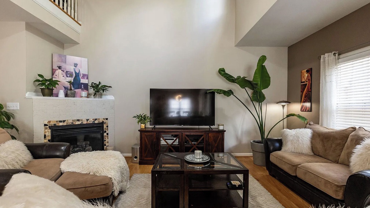 Photo of Livingroom in North Raleigh