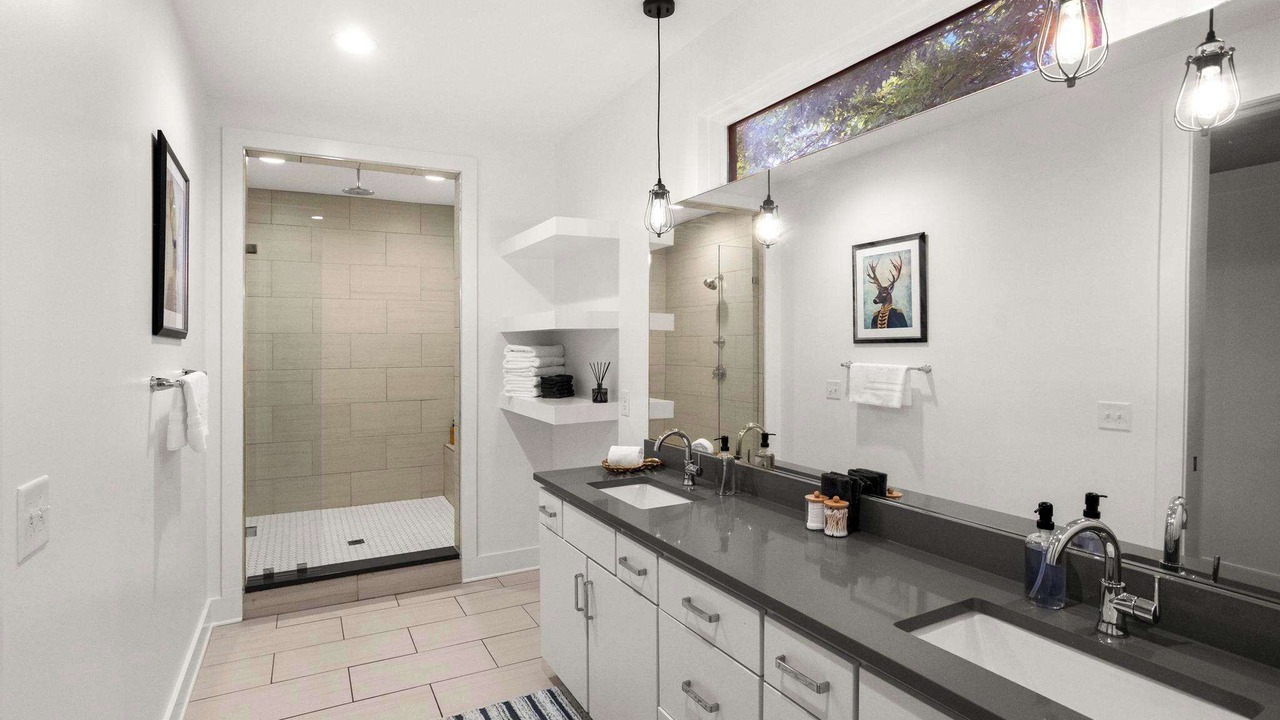 Photo of Bathroom in Eighth Avenue