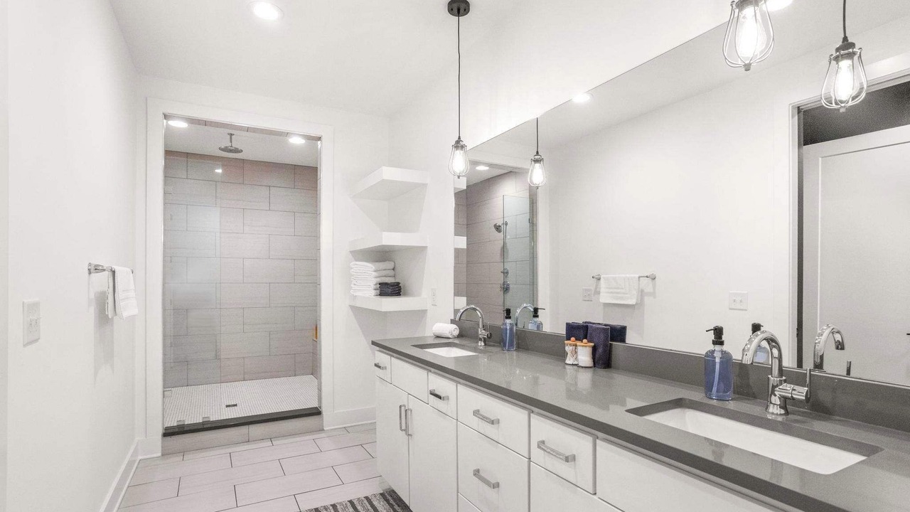 Photo of Bathroom in Eighth Avenue