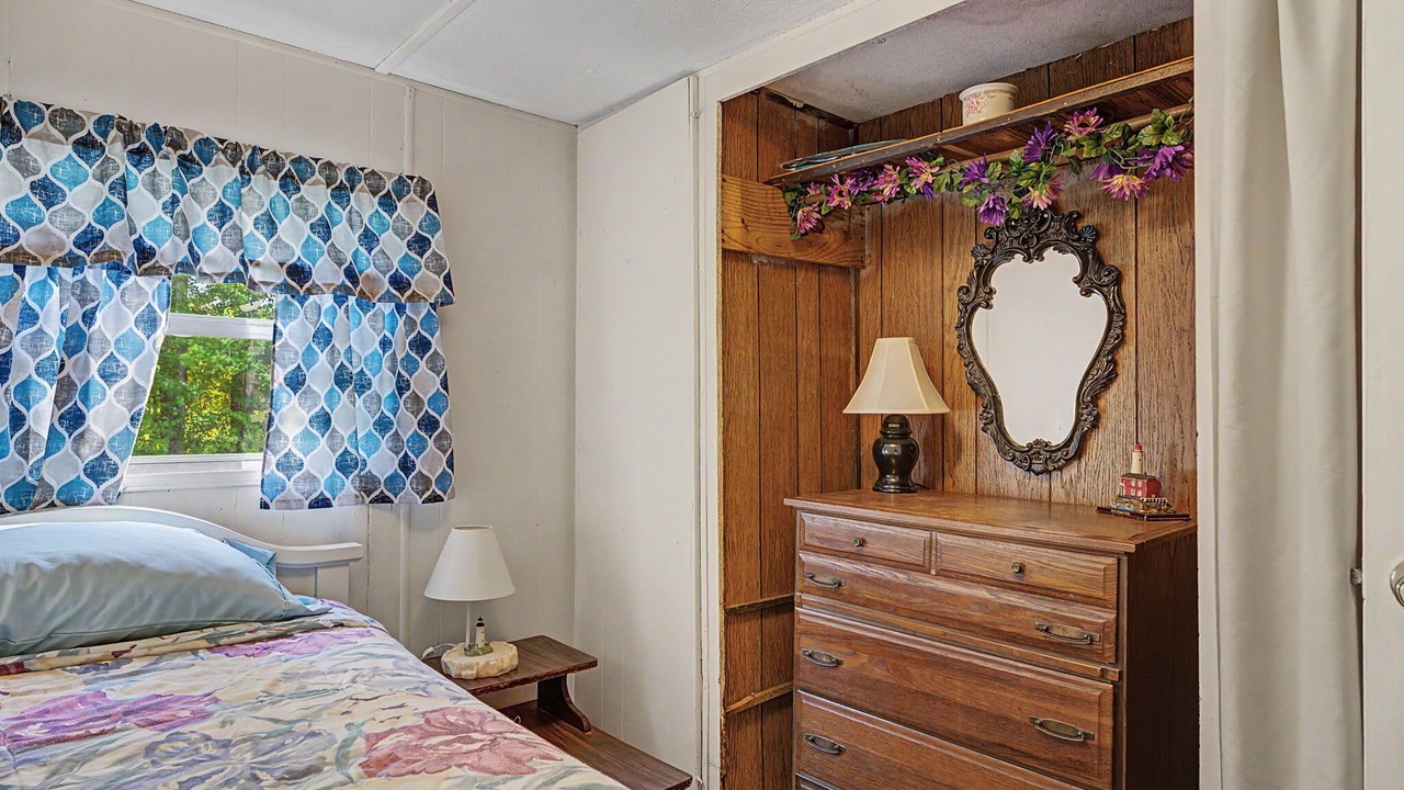 Photo of Bedroom in Maple Hill