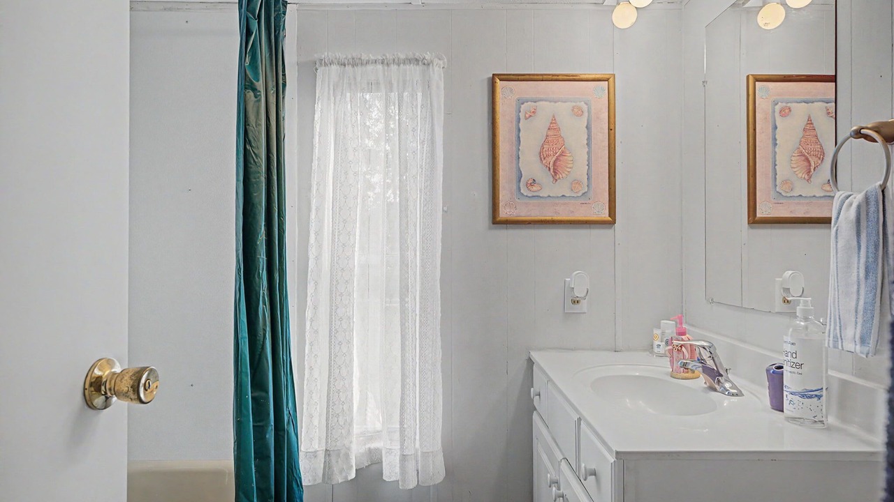 Photo of Bathroom in Maple Hill