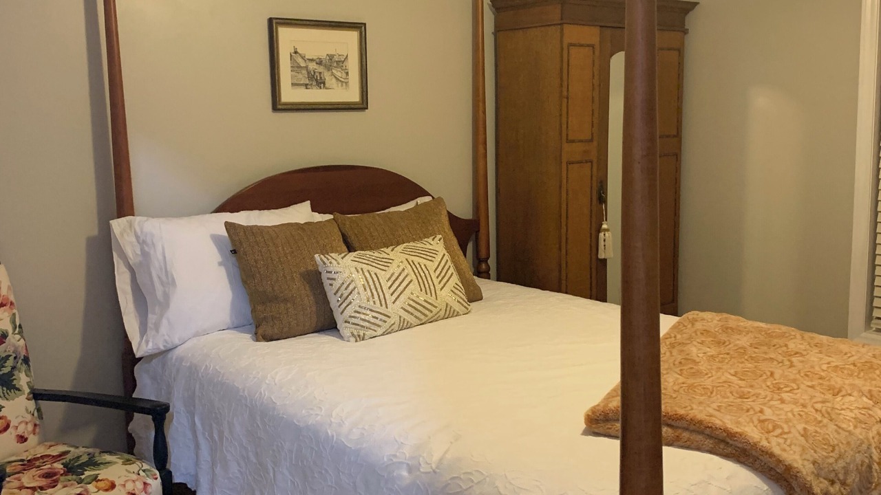 Photo of Bedroom in Jamestown