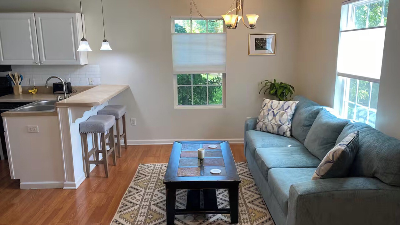 Photo of Livingroom in Shelby Hills