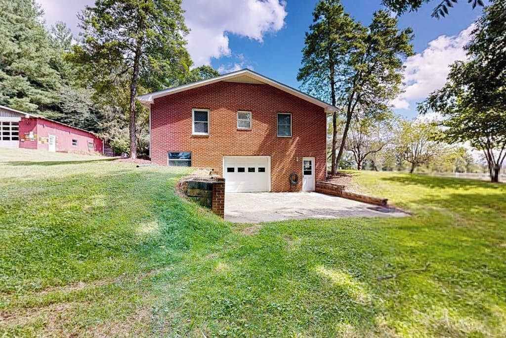 Photo of Outdoor in Mills River