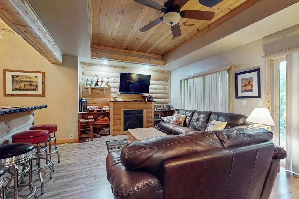 Photo of Livingroom in Cullowhee