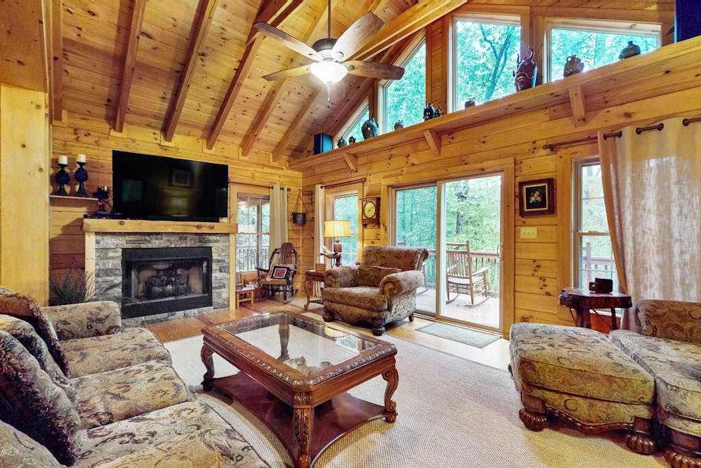 Photo of Livingroom in Cullowhee