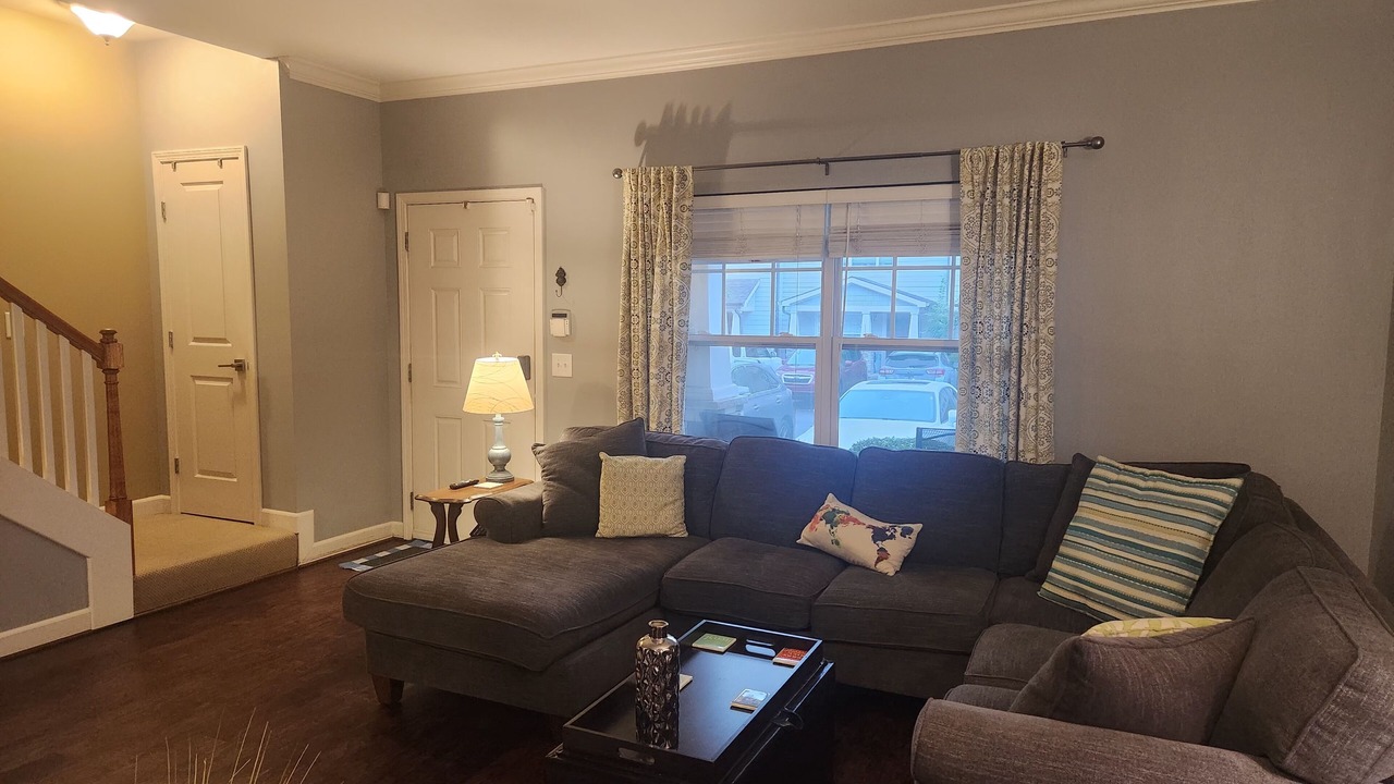 Photo of Livingroom in Hurwood Heights