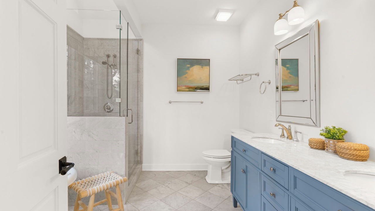 Photo of Bathroom in Vanderhorst Plantation