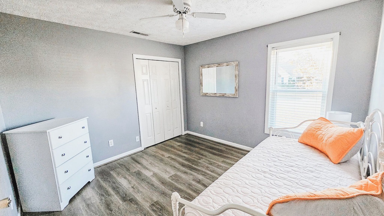 Photo of Bedroom in Murraysville
