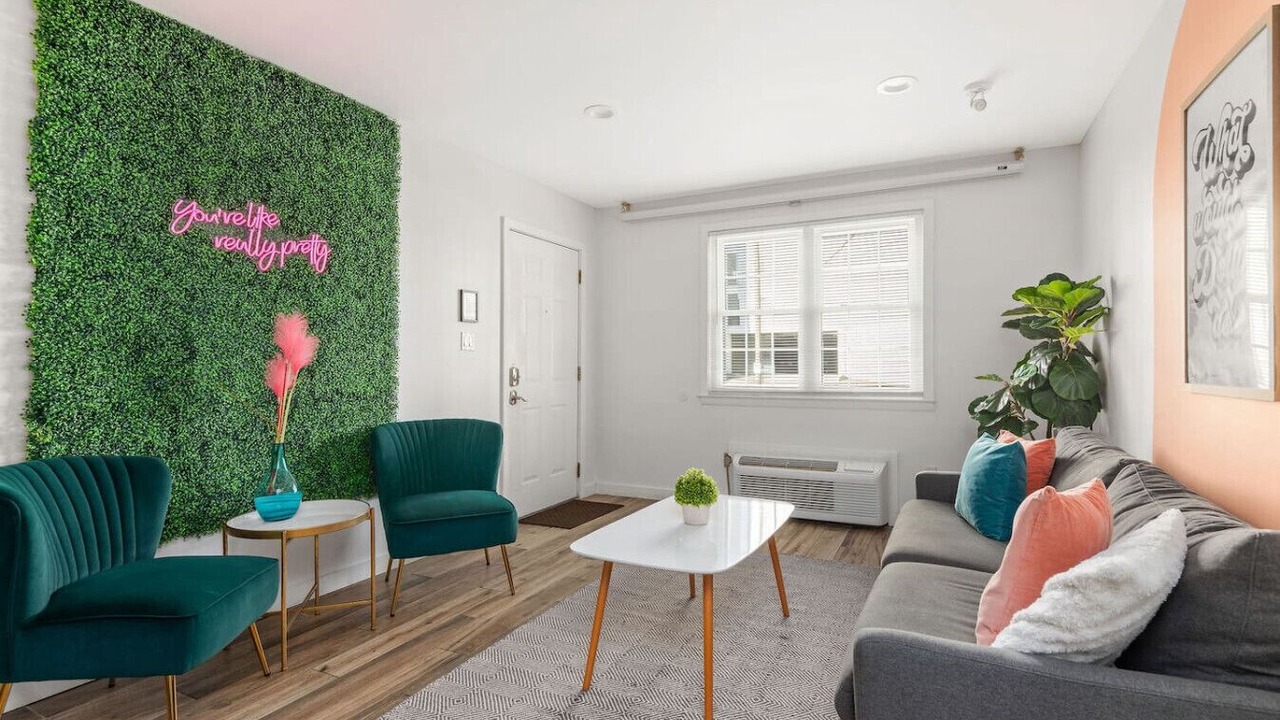 Photo of Livingroom in Music Row