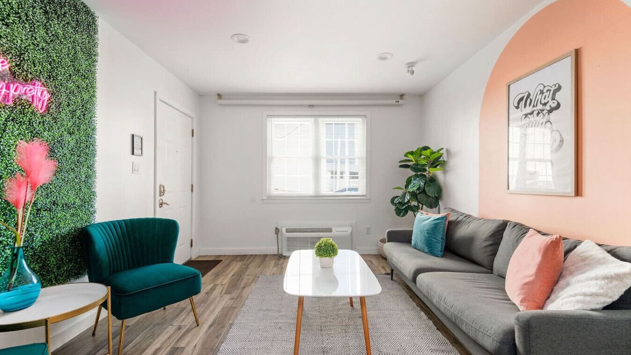 Photo of Livingroom in Music Row