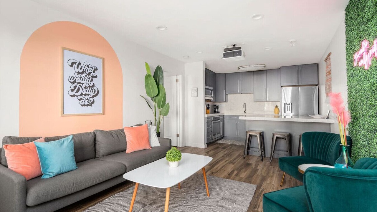 Photo of Livingroom in Music Row