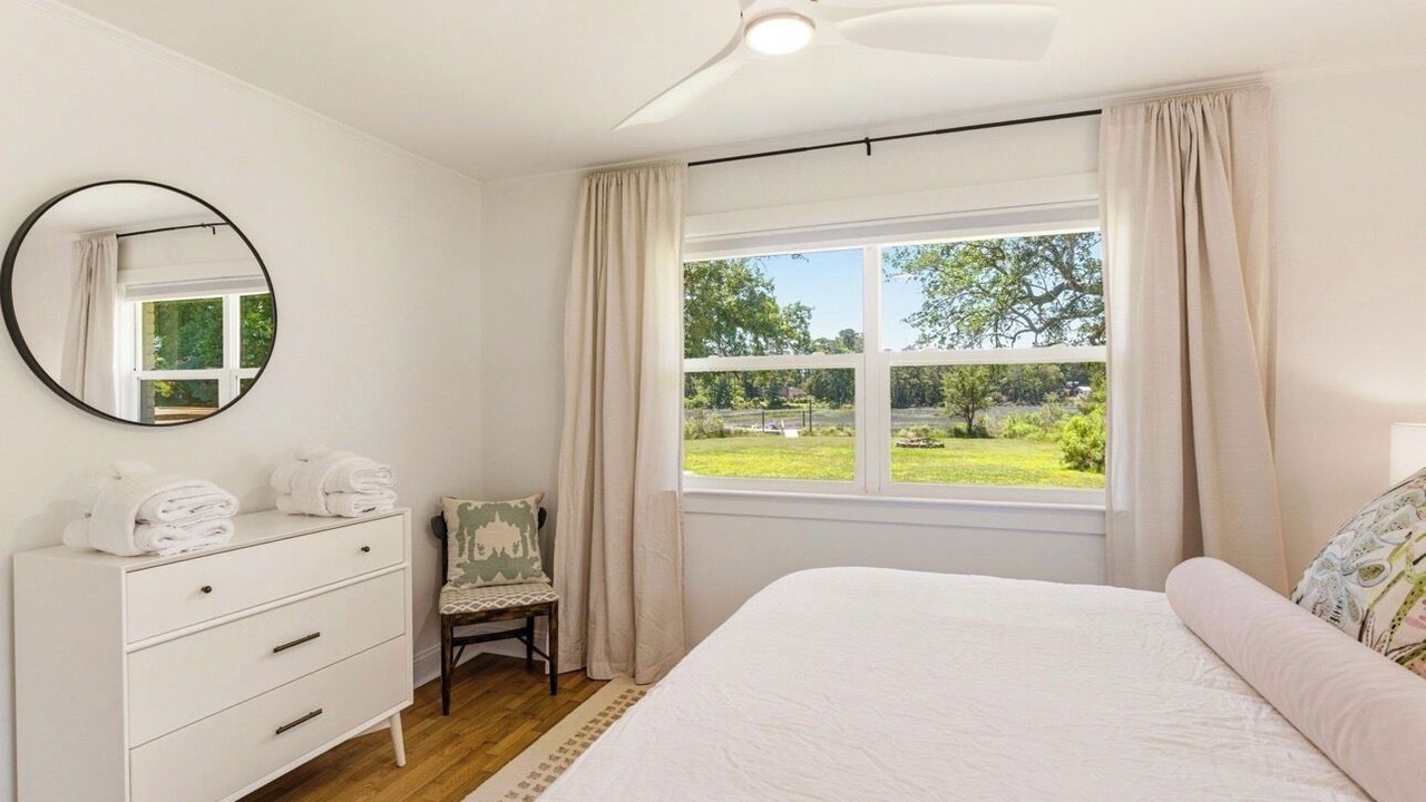 Photo of Bedroom in Bayshore
