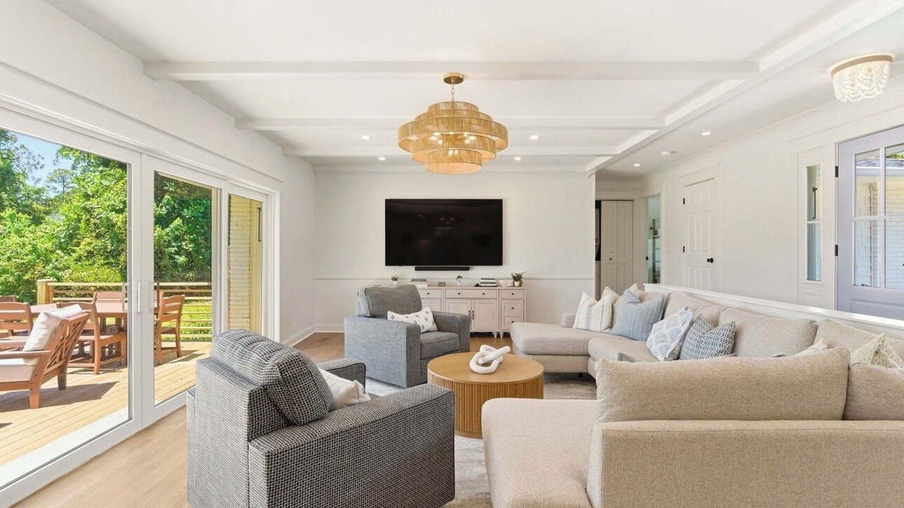 Photo of Livingroom in Bayshore