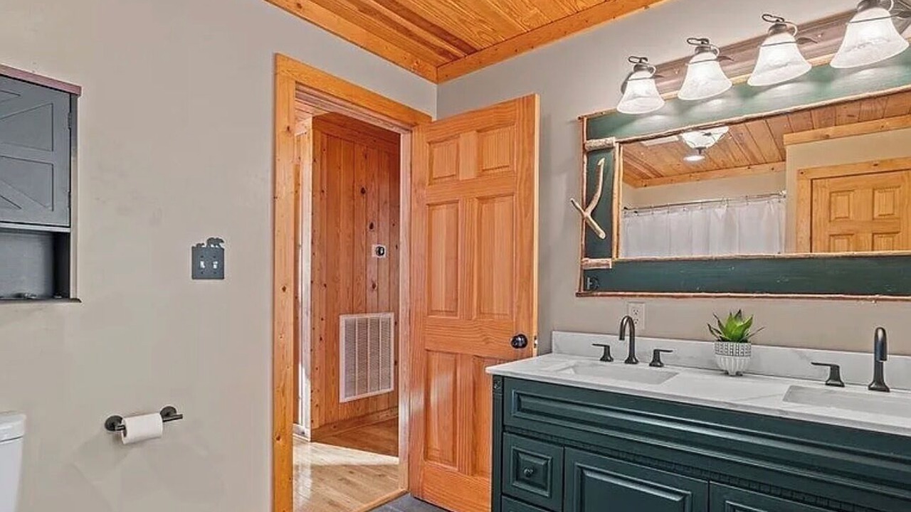 Photo of Bathroom in Mentone