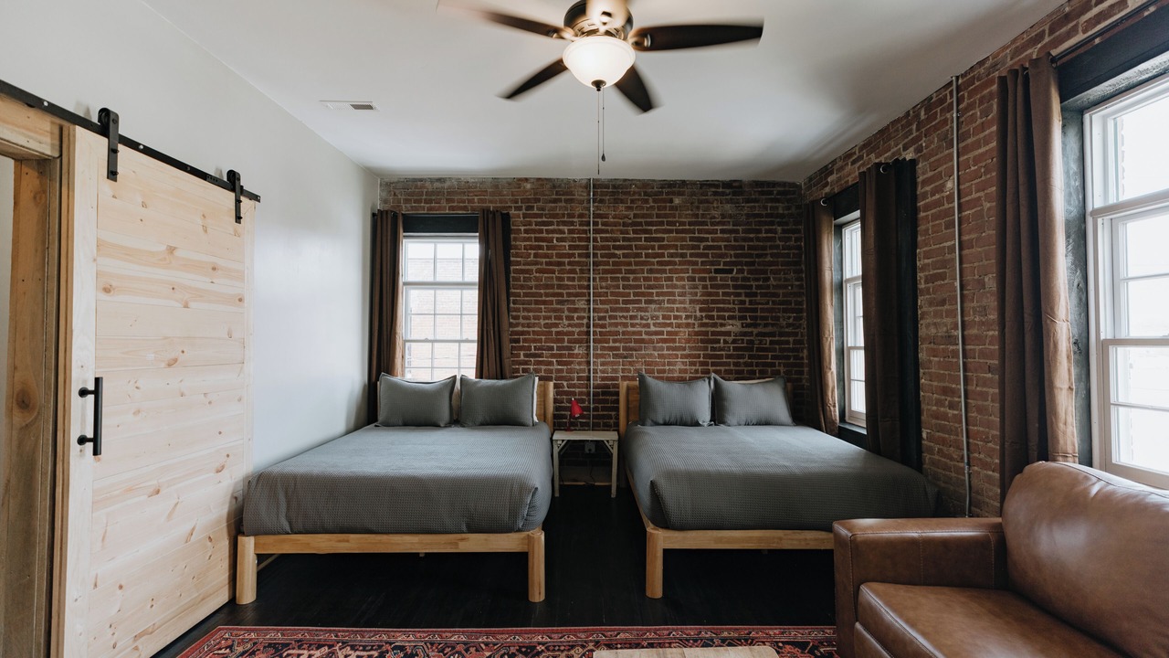 Photo of Bedroom in Cave City