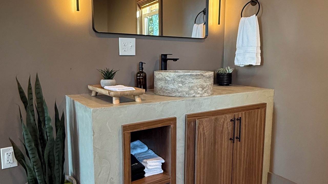 Photo of Bathroom in Lobelville