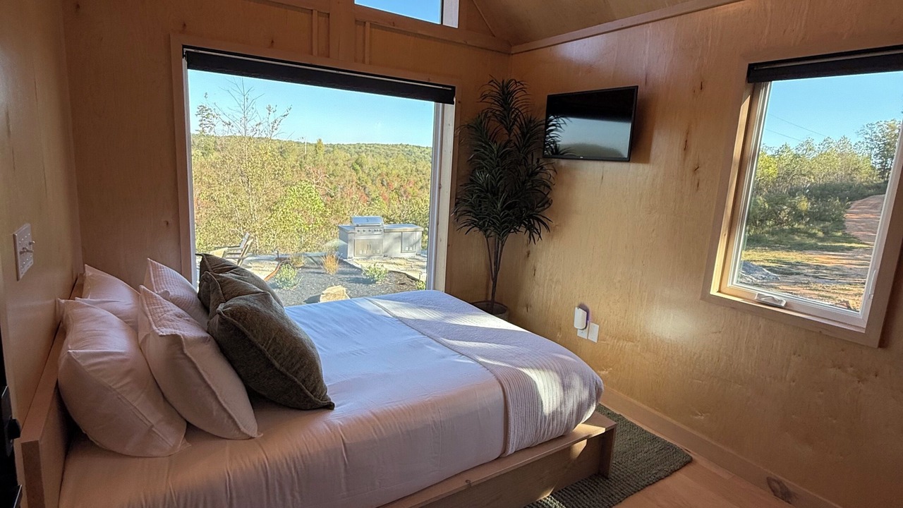 Photo of Bedroom in Lobelville