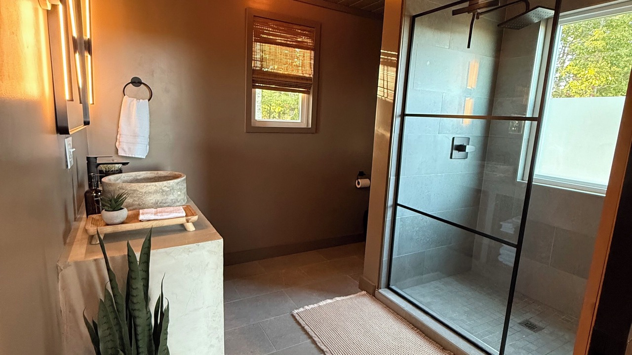 Photo of Bathroom in Lobelville