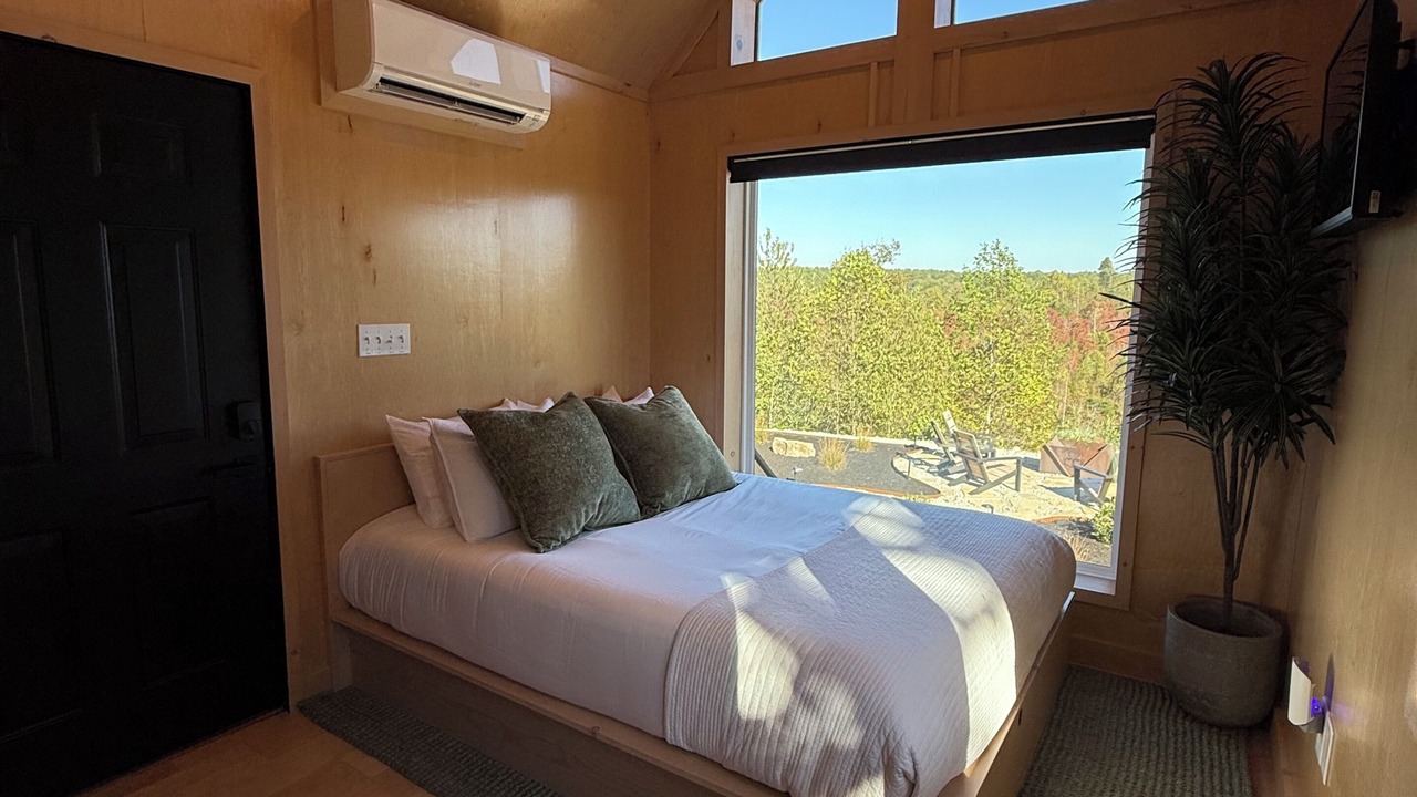 Photo of Bedroom in Lobelville