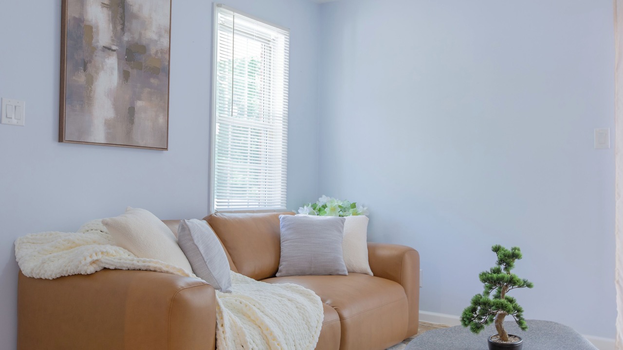 Photo of Livingroom in Midway