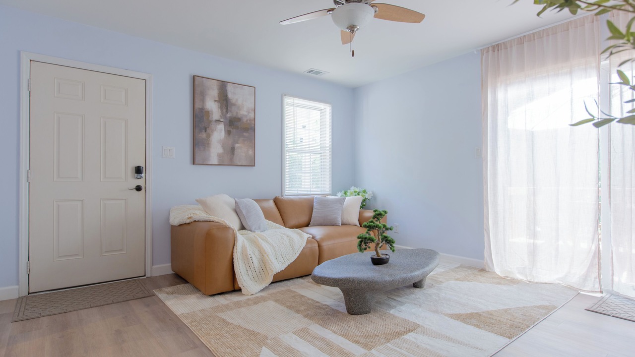 Photo of Livingroom in Midway