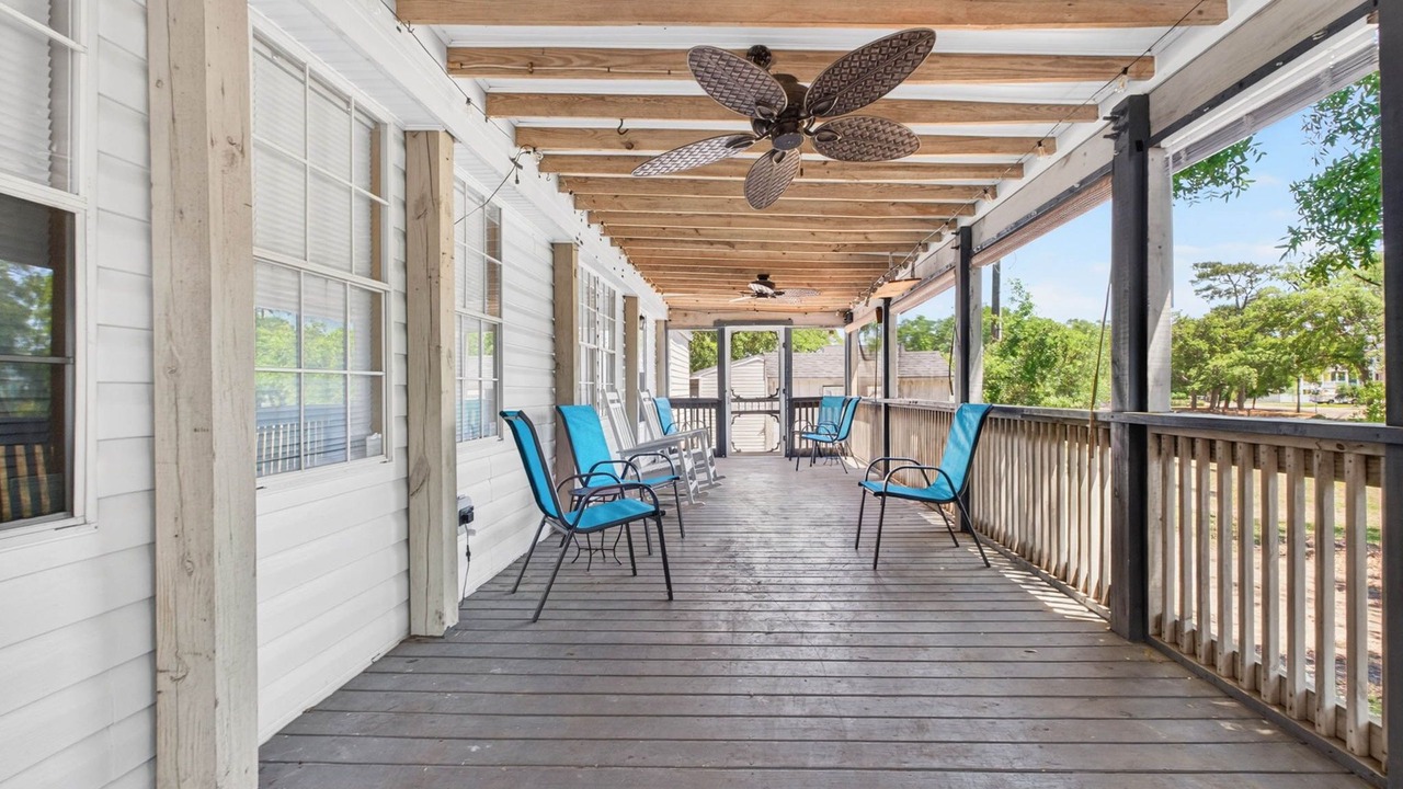 Photo of Patio Balcony in Tranquil Harbour