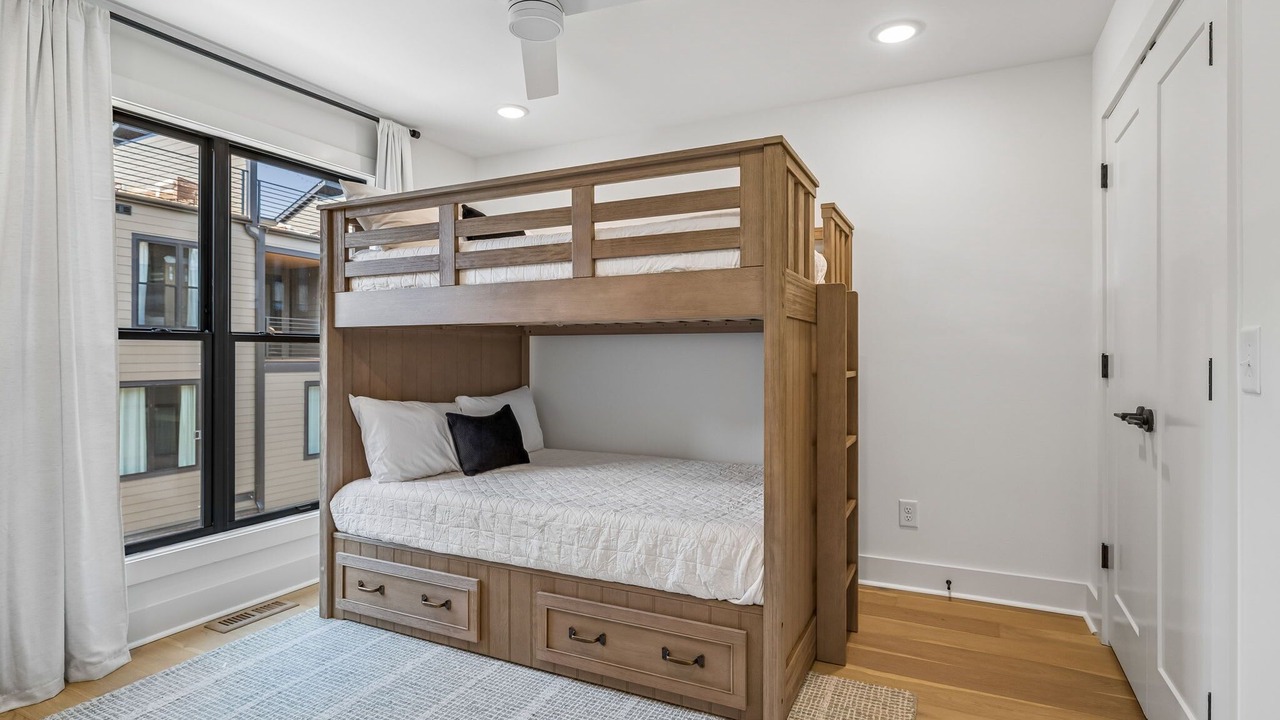 Photo of Bedroom in Hurwood Heights