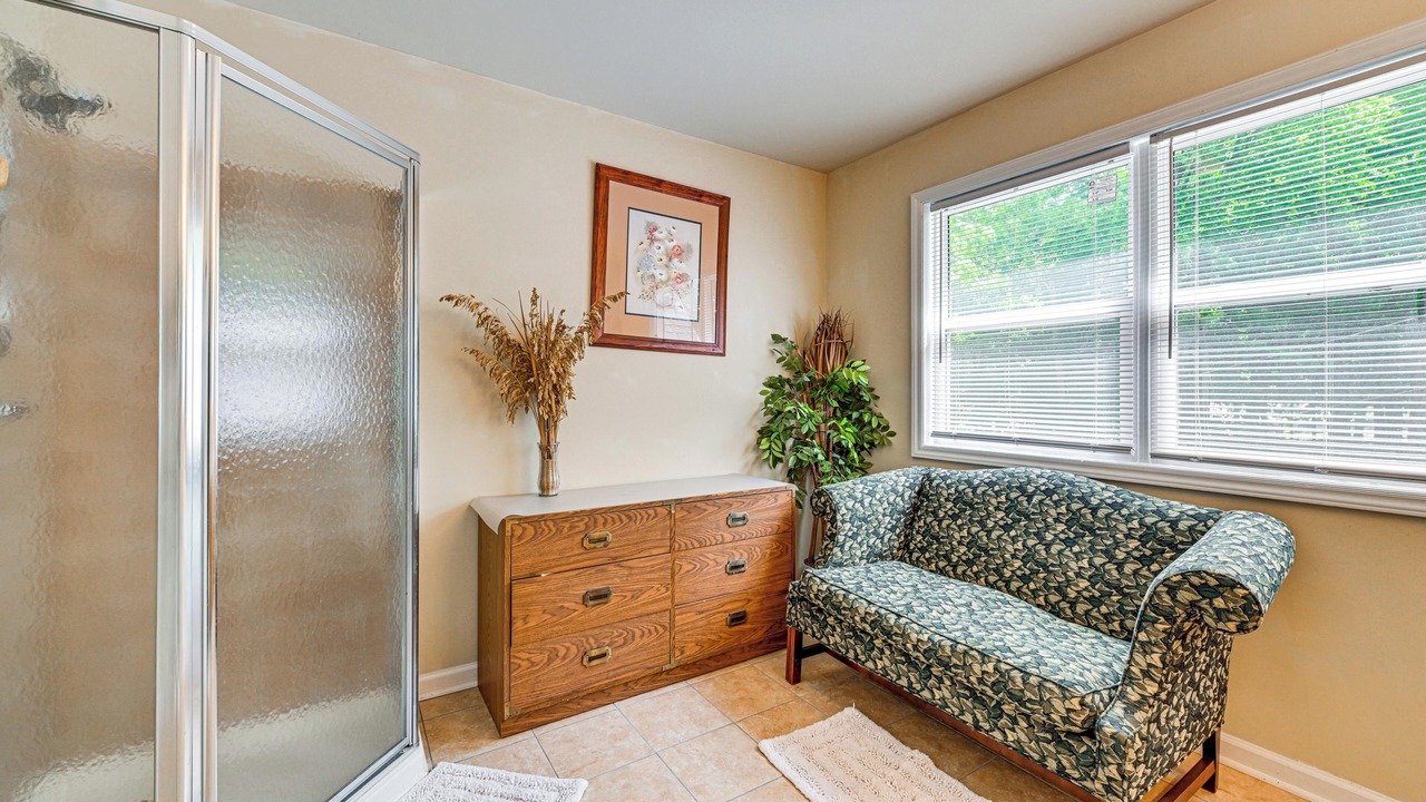 Photo of Livingroom in Southmont