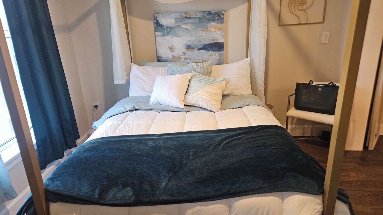 Photo of Bedroom in Eighth Avenue