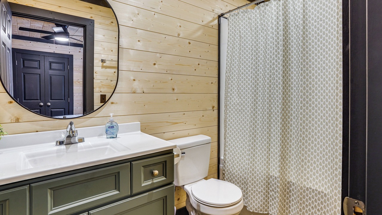 Photo of Bathroom in Murray
