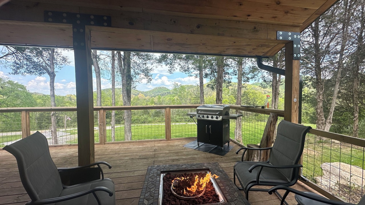 Photo of Patio Balcony in Chestnut Mound