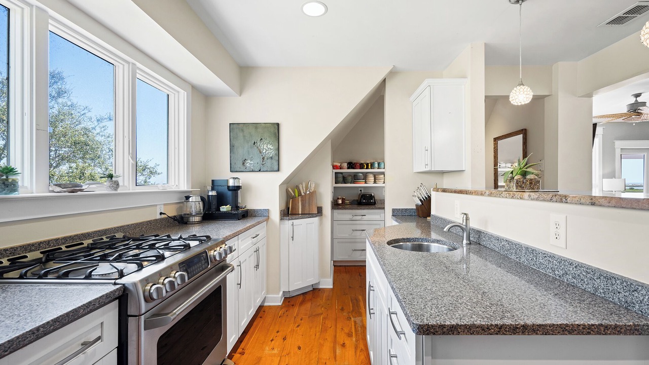 Photo of Kitchen in Oceanmarsh Subdivision