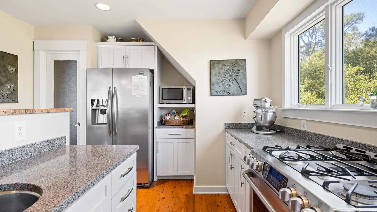 Photo of Kitchen in Oceanmarsh Subdivision