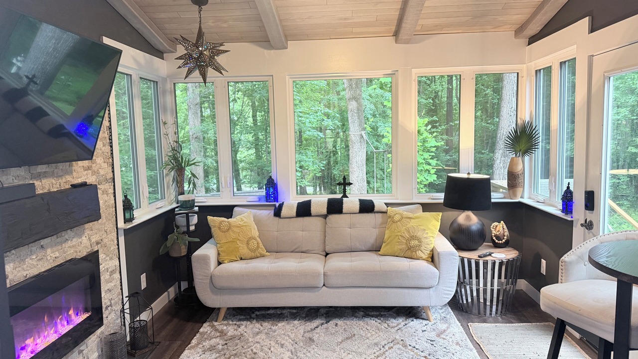 Photo of Livingroom in North Raleigh
