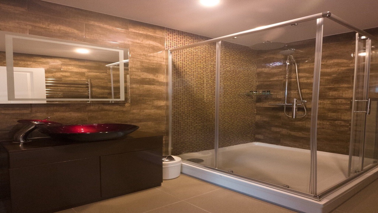 Photo of Bathroom in Newquay City Centre