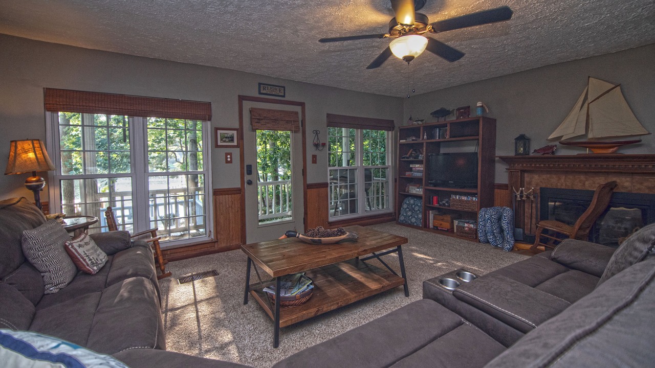 Photo of Livingroom in Little Kowaliga